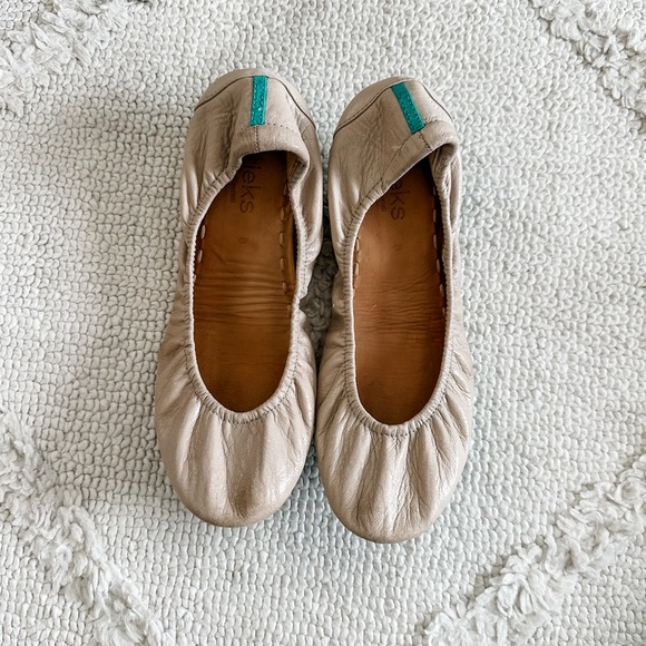 Tieks Shoes - Tieks Taupe Leather Ballet Flats with Teal Accent